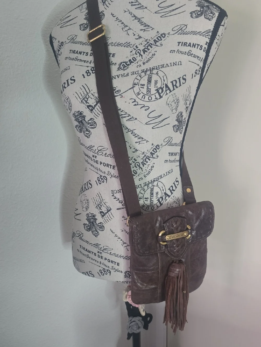 Juicy Couture Vintage Dark Brown Leather W/ Gold Hardware Crossbody Bag (EUC)✨️